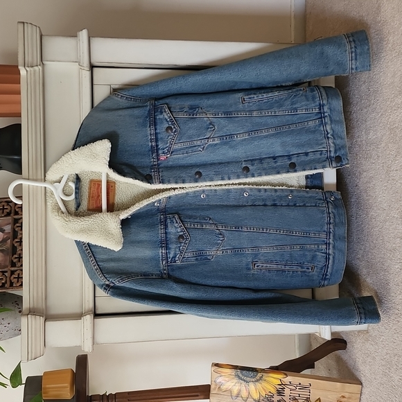 Levi's Other - Men's Levi Strauss denim jacket
